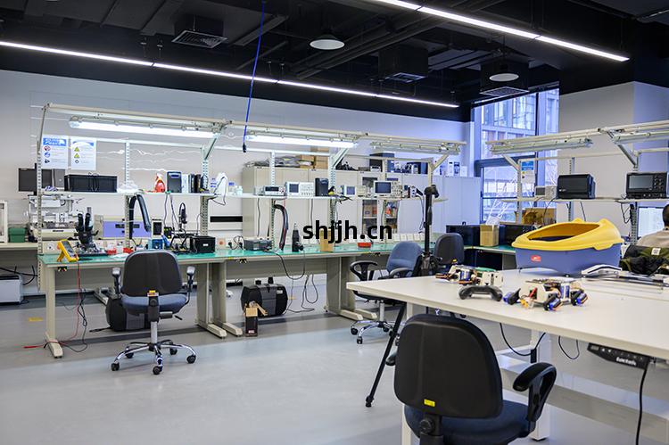 微(wei)軟人工智(zhi)能(neng)和物(wu)聯(lian)網(wang)實(shi)驗(yan)室(shi) 開(kai)放資(zi)源(yuan)，賦(fu)能(neng)創(chuang)新，推(tui)動(dong)數(shu)字(zi)化轉(zhuan)型(xing)